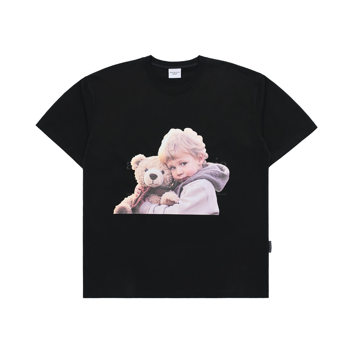 [아크메드라비] BABY FACE BEAR DOLL HUG SHORT SLEEVE T-SHIRT BLACK(2사이즈 , 4월9일 입고예정)